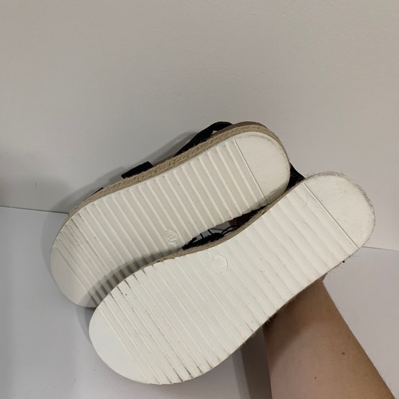 Black Chunky Sandals 8 Wide by Universal Threads - Picture 12 of 16